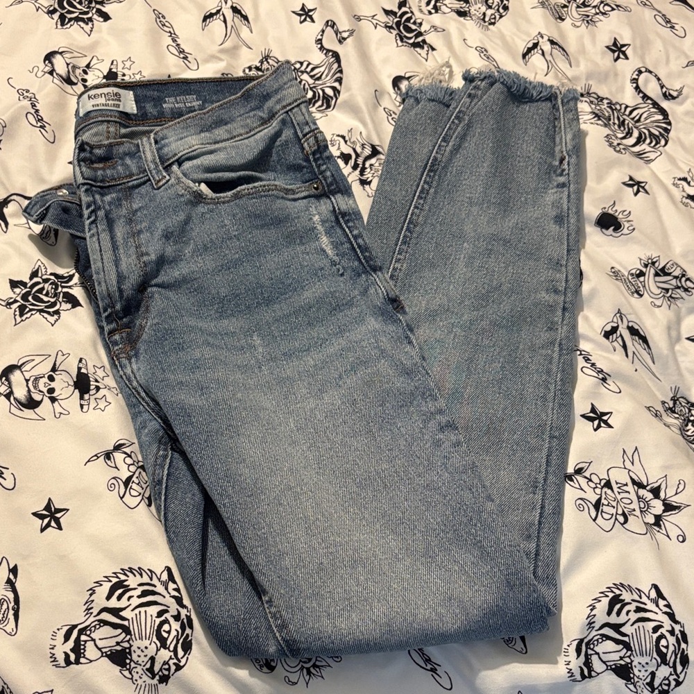 Vintage Luxe Light Blue Cropped Jeans
